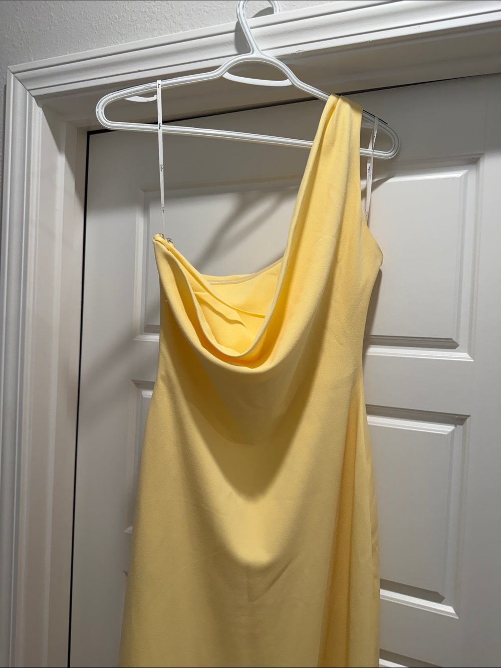 One shoulder Pale Yellow Evening Gown - Picture 5 of 5